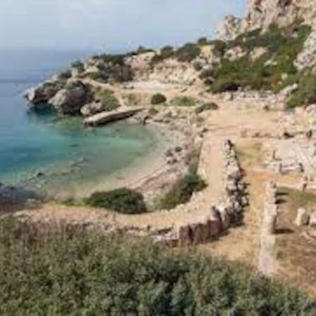 House By The Sea At Skaloma, Loutraki Villa Lake Vouliagmeni Luaran gambar