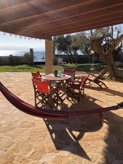 House By The Sea At Skaloma, Loutraki Villa Lake Vouliagmeni Luaran gambar