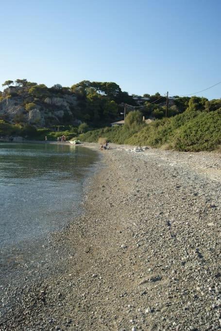 House By The Sea At Skaloma, Loutraki Villa Lake Vouliagmeni Luaran gambar