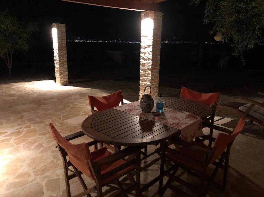 House By The Sea At Skaloma, Loutraki Villa Lake Vouliagmeni Luaran gambar